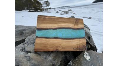 Blågrön skärbräda i epoxy 